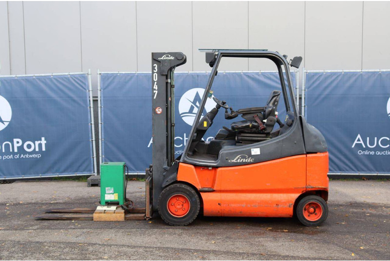 Linde E30/03/600 - Empilhadeira elétrica: foto 2 Linde E30/03/600 - Empilhadeira elétrica: foto 2