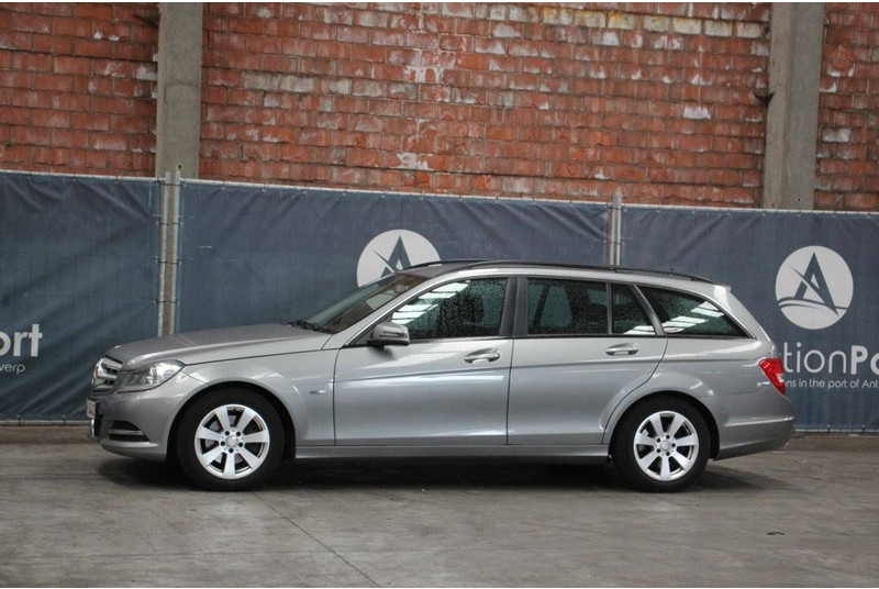 Mercedes-Benz C-Klasse 220 CDI - Automóvel: foto 1 Mercedes-Benz C-Klasse 220 CDI - Automóvel: foto 1