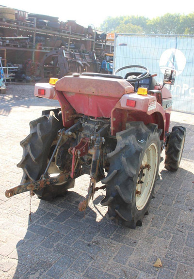 Mitsubishi MT165 - Trator: foto 5 Mitsubishi MT165 - Trator: foto 5