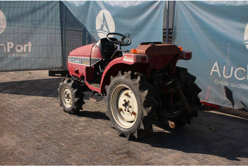 Mitsubishi MT165 - Trator: foto 3 Mitsubishi MT165 - Trator: foto 3