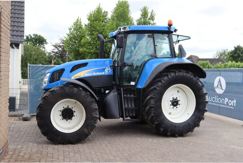 New Holland TVT145 - Trator: foto 1 New Holland TVT145 - Trator: foto 1