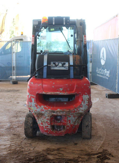 Nissan - Empilhadeira a gás: foto 4 Nissan - Empilhadeira a gás: foto 4