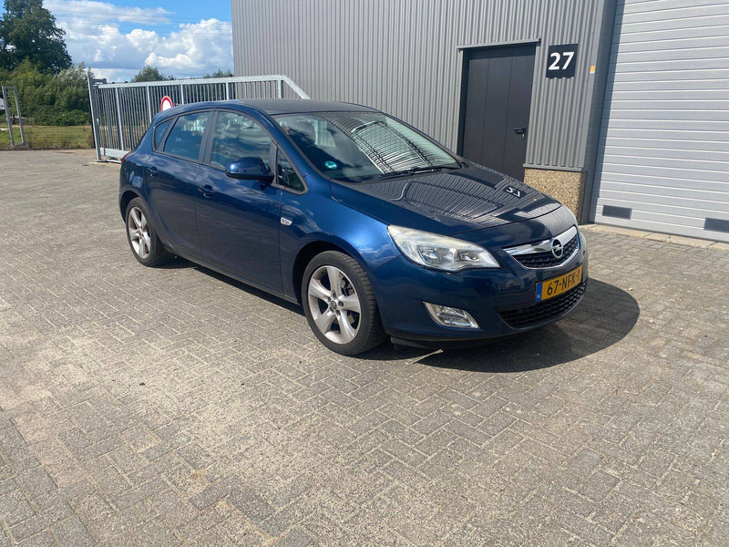 Opel Astra 1.6 - Sedan: foto 5 Opel Astra 1.6 - Sedan: foto 5