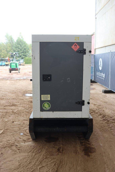 SDMO R90C3 - Gerador elétrico: foto 5 SDMO R90C3 - Gerador elétrico: foto 5