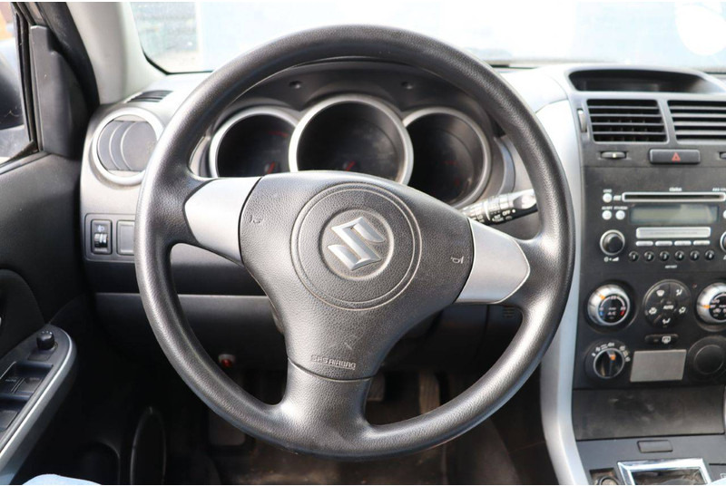 Sedan Suzuki Grand Vitara: foto 13