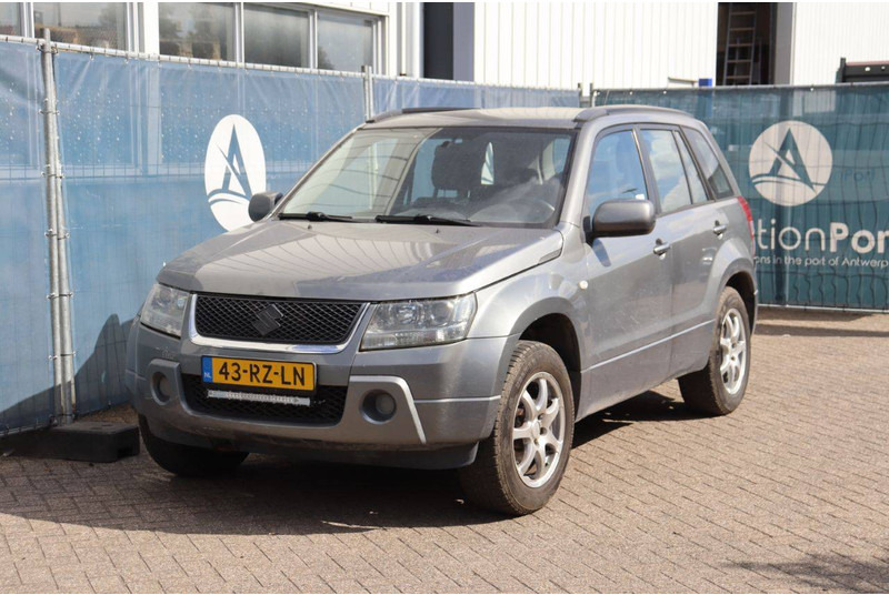 Sedan Suzuki Grand Vitara: foto 9
