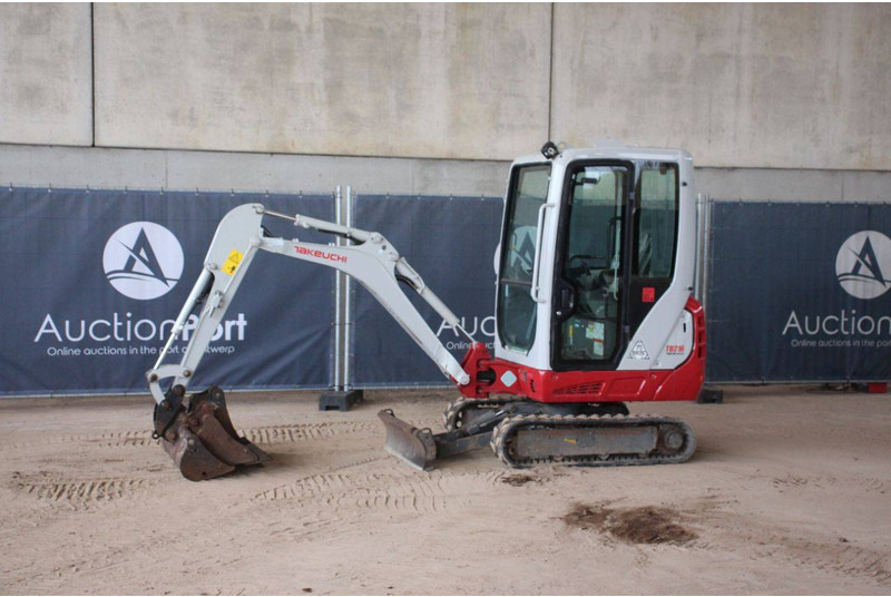 Takeuchi TB216 - Mini escavadeira: foto 1 Takeuchi TB216 - Mini escavadeira: foto 1