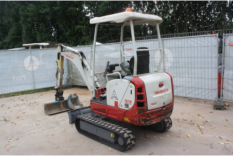 Takeuchi TB216 - Mini escavadeira: foto 3 Takeuchi TB216 - Mini escavadeira: foto 3