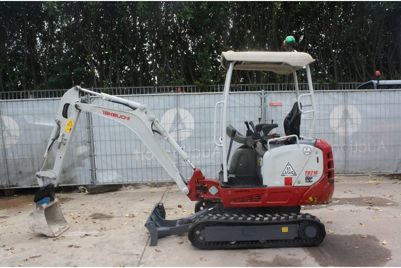 Takeuchi TB216 - Mini escavadeira: foto 1 Takeuchi TB216 - Mini escavadeira: foto 1