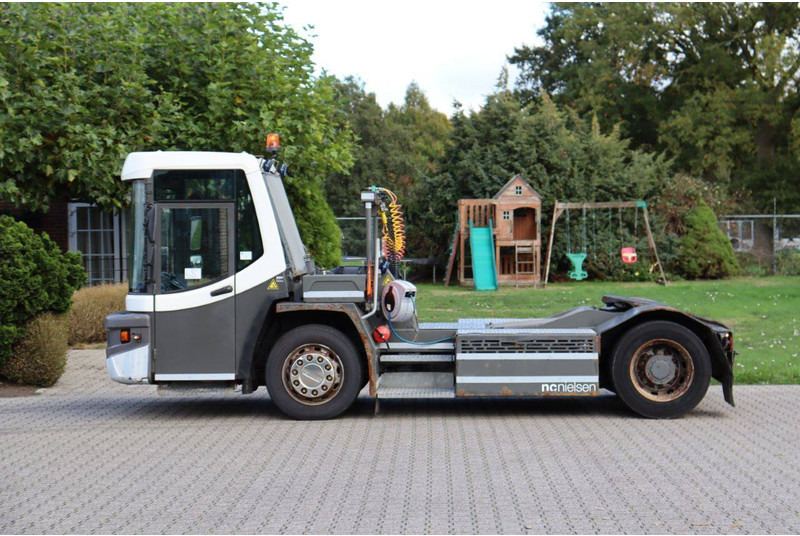 Terberg DT183 Mega - Tractor de terminal: foto 2 Terberg DT183 Mega - Tractor de terminal: foto 2