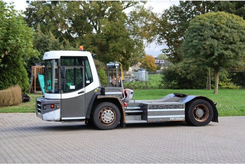 Terberg DT183 Mega - Tractor de terminal: foto 1 Terberg DT183 Mega - Tractor de terminal: foto 1