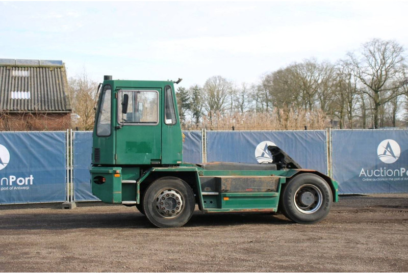 Volvo - Tractor de terminal: foto 1 Volvo - Tractor de terminal: foto 1