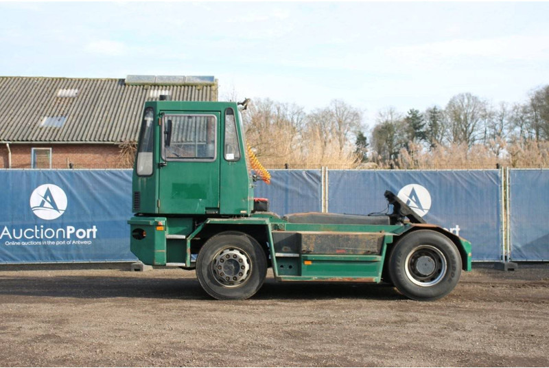 Volvo - Tractor de terminal: foto 2 Volvo - Tractor de terminal: foto 2