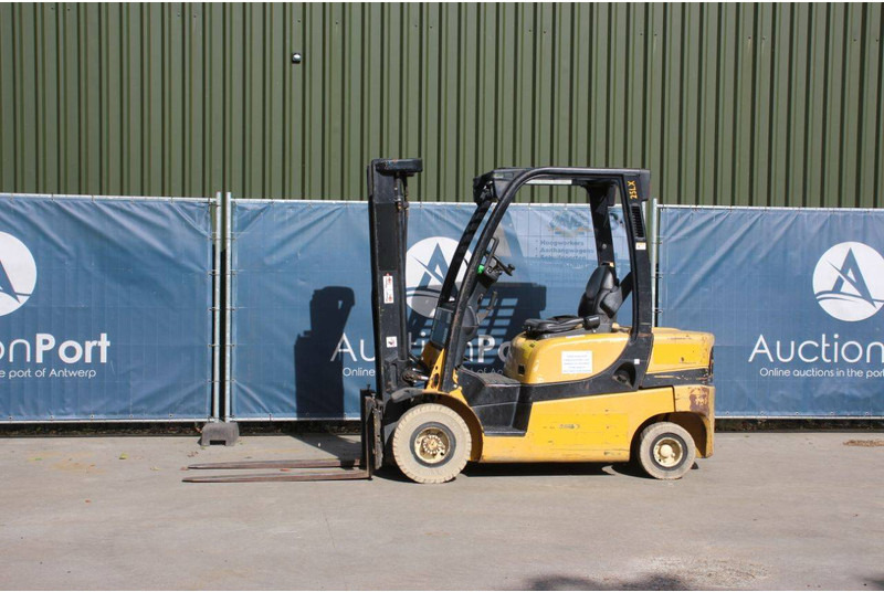 Yale GDP25LX - Empilhadeira a diesel: foto 1 Yale GDP25LX - Empilhadeira a diesel: foto 1