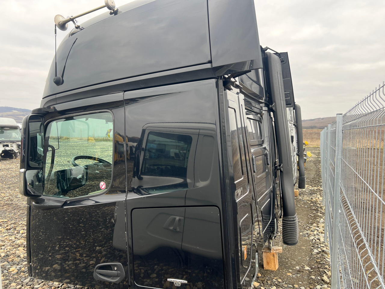 CABINA MERCEDES ACTROS MP4 GIGA SPACE - Cabine por Camião: foto 4 CABINA MERCEDES ACTROS MP4 GIGA SPACE - Cabine por Camião: foto 4