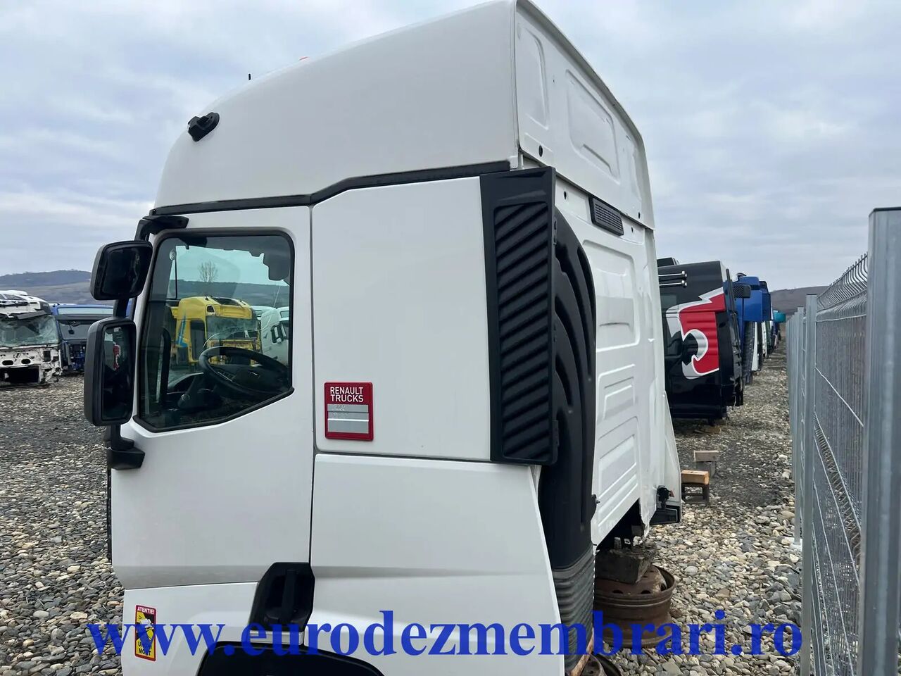 CABINA RENAULT T SLEEPER - Cabine por Camião: foto 4 CABINA RENAULT T SLEEPER - Cabine por Camião: foto 4