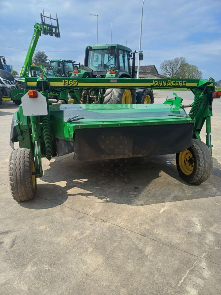 John Deere 1365 - Gadanheira: foto 1 John Deere 1365 - Gadanheira: foto 1