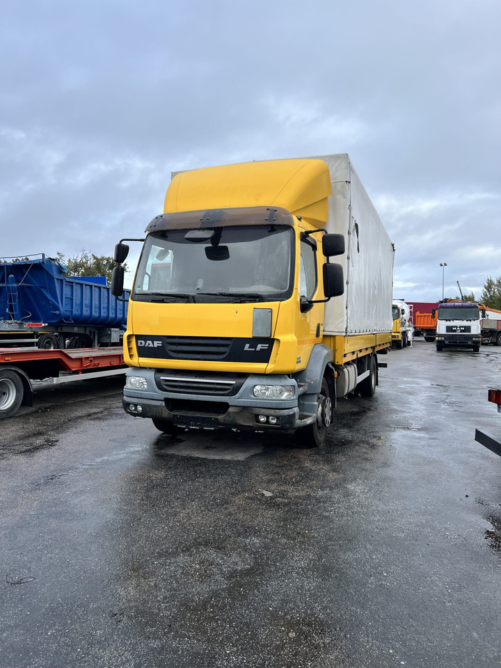 CAMION TAULINER DAF 55.250 - Camião de lona: foto 1 CAMION TAULINER DAF 55.250 - Camião de lona: foto 1