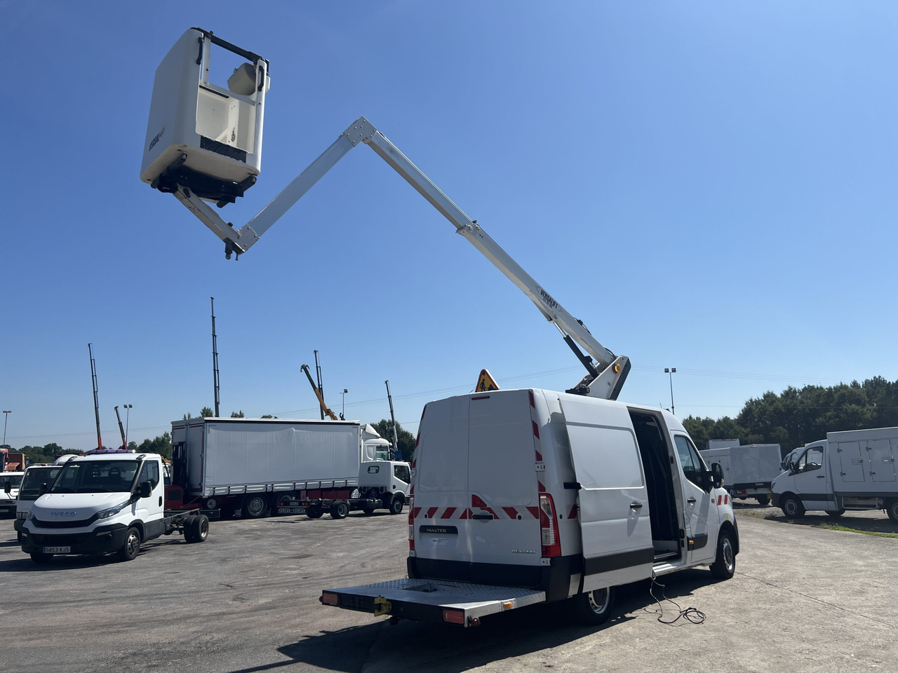 FURGON CON CESTA RENAULT MASTER - Caminhão com plataforma aérea: foto 4 FURGON CON CESTA RENAULT MASTER - Caminhão com plataforma aérea: foto 4