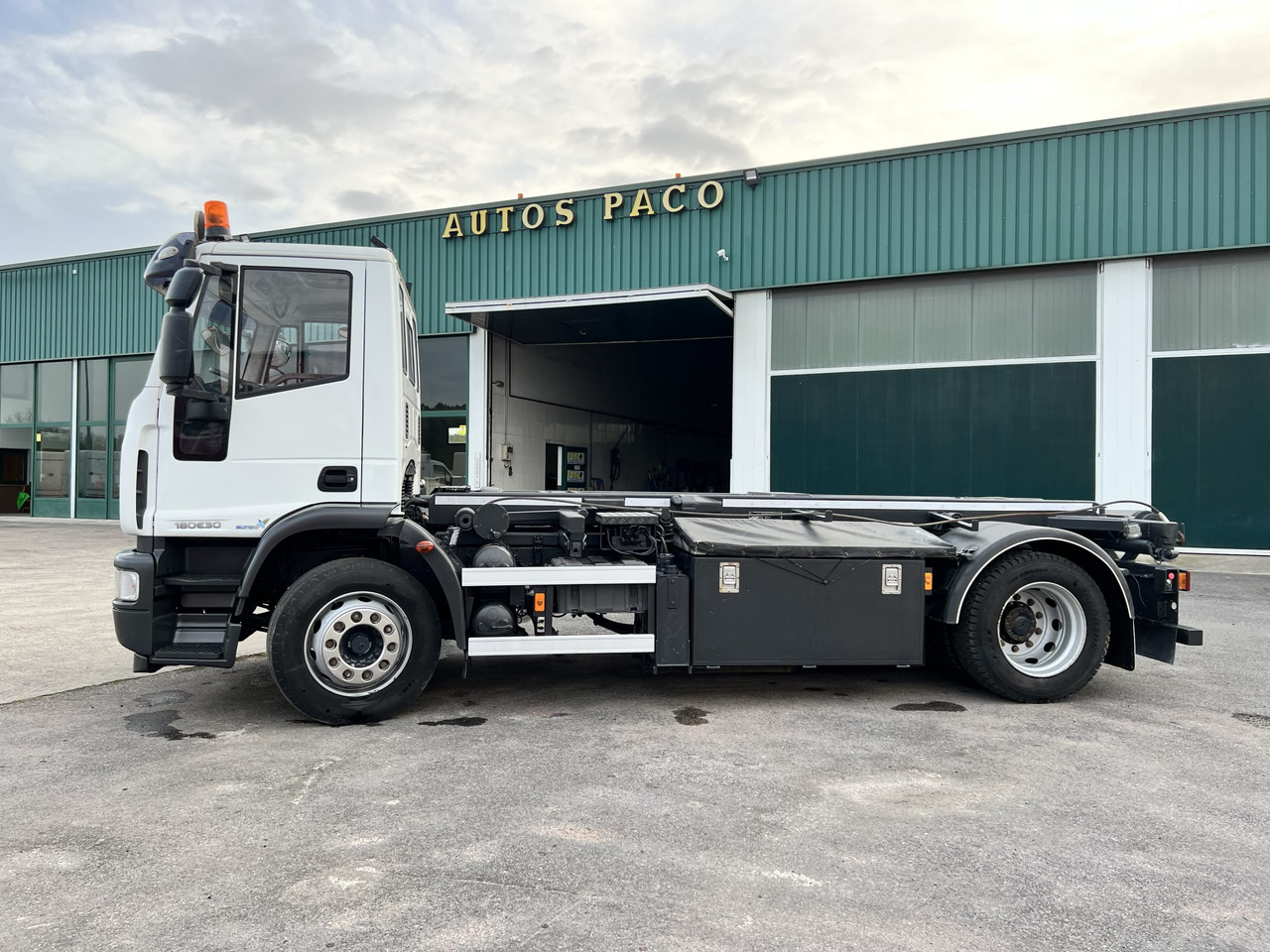 IVECO 300 EN CHASIS - Camião chassi: foto 5 IVECO 300 EN CHASIS - Camião chassi: foto 5