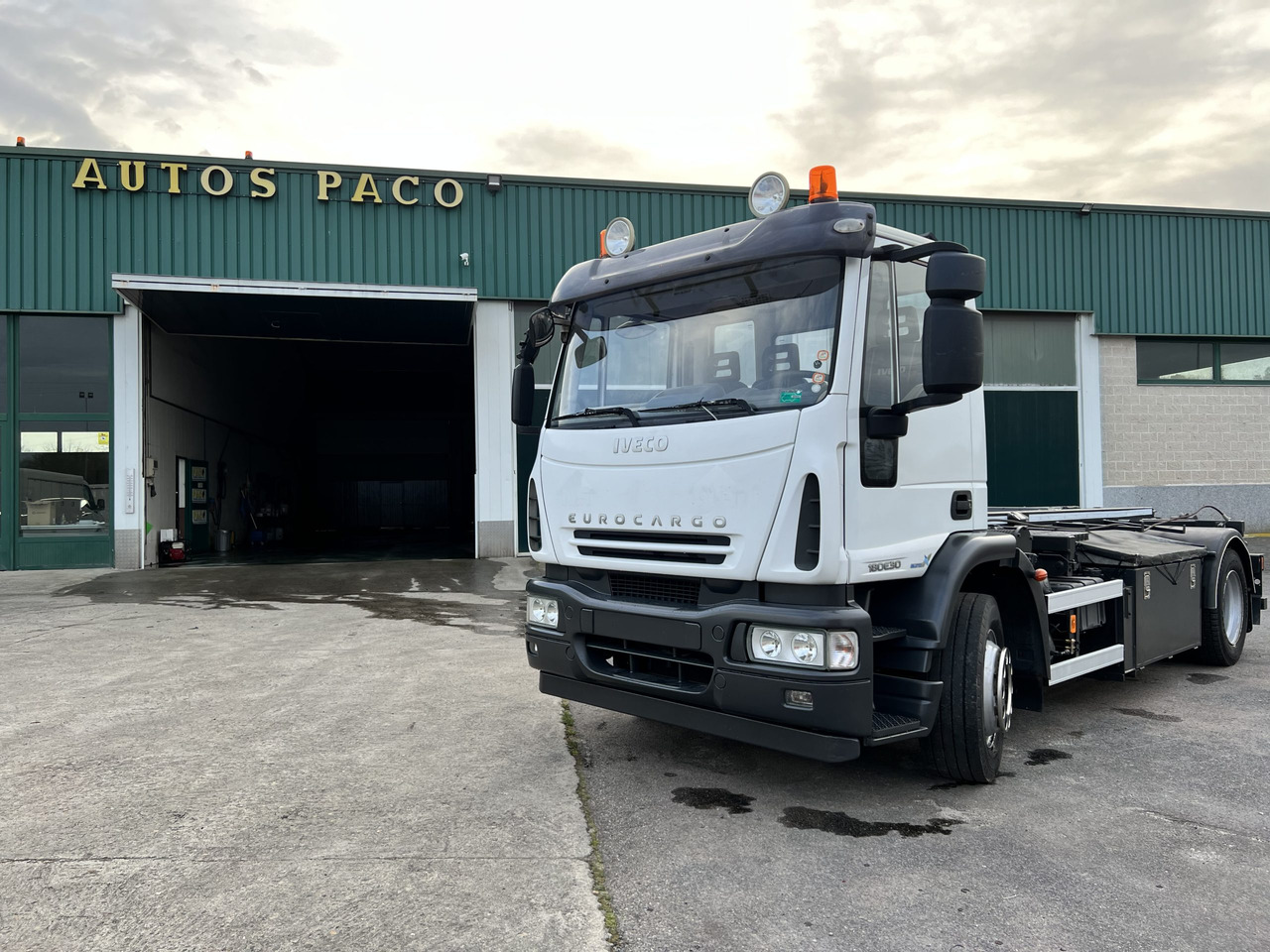 IVECO 300 EN CHASIS - Camião chassi: foto 3 IVECO 300 EN CHASIS - Camião chassi: foto 3