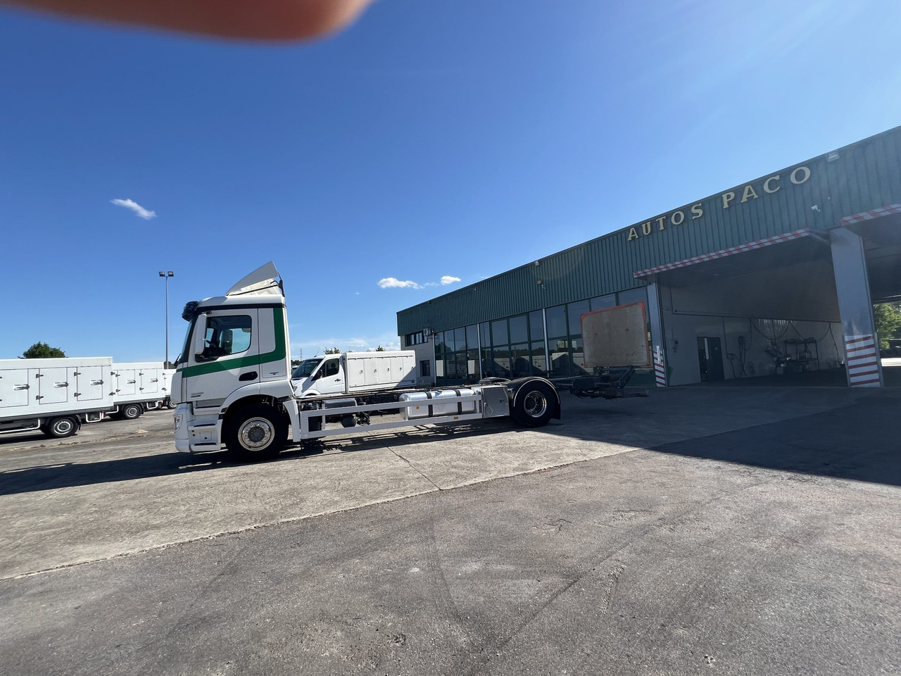 Camión Mercedes frigorífico - Camião chassi: foto 3 Camión Mercedes frigorífico - Camião chassi: foto 3