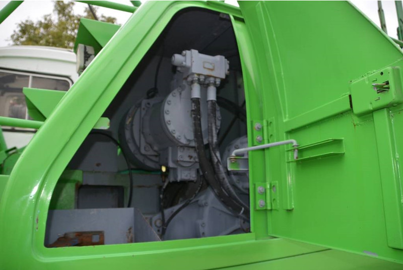 Guindaste sobre esteiras Kobelco BM 500: foto 12