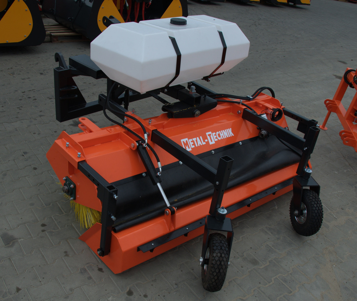 Metal-Technik Zamiatarka 1400 mm / Kehrmaschine 1400 mm/Sweeper 1400 mm/ Подметальная машина 1400 мм - Vassoura: foto 2 Metal-Technik Zamiatarka 1400 mm / Kehrmaschine 1400 mm/Sweeper 1400 mm/ Подметальная машина 1400 мм - Vassoura: foto 2