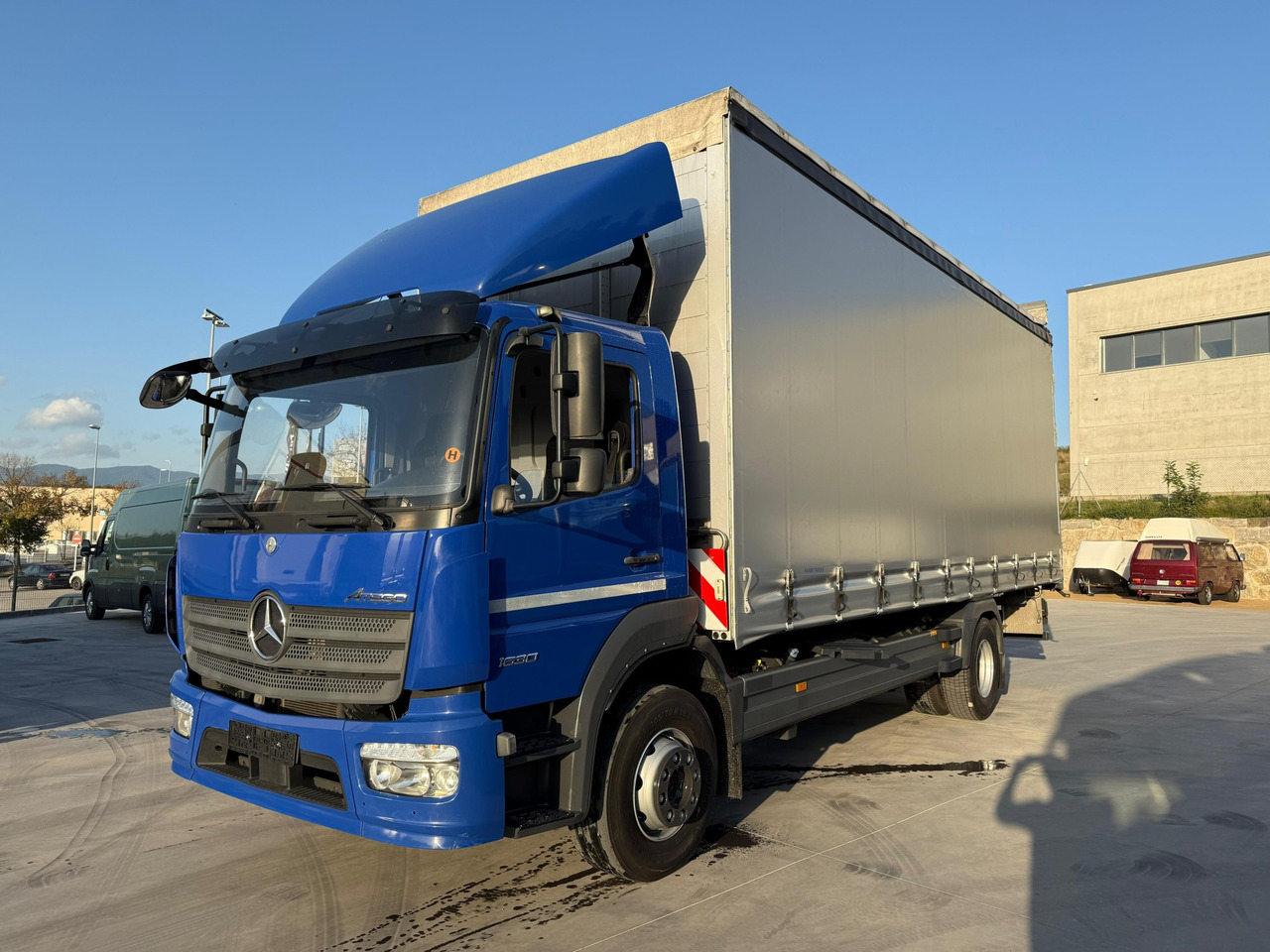MERCEDES BENZ 16.30L Atego E6 (Tauliner) - Camião de lona: foto 1 MERCEDES BENZ 16.30L Atego E6 (Tauliner) - Camião de lona: foto 1