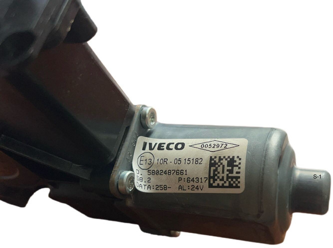 Iveco S-WAY - Limpador de pára-brisa: foto 3 Iveco S-WAY - Limpador de pára-brisa: foto 3