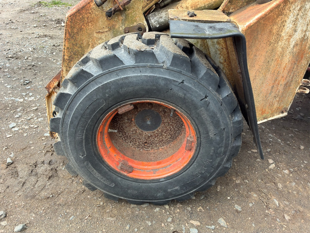 Pá carregadora de rodas Bobcat 2400: foto 19