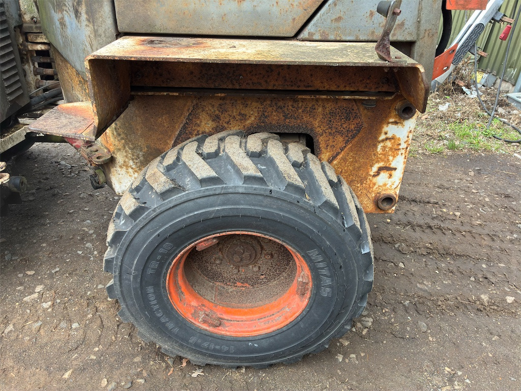 Pá carregadora de rodas Bobcat 2400: foto 9