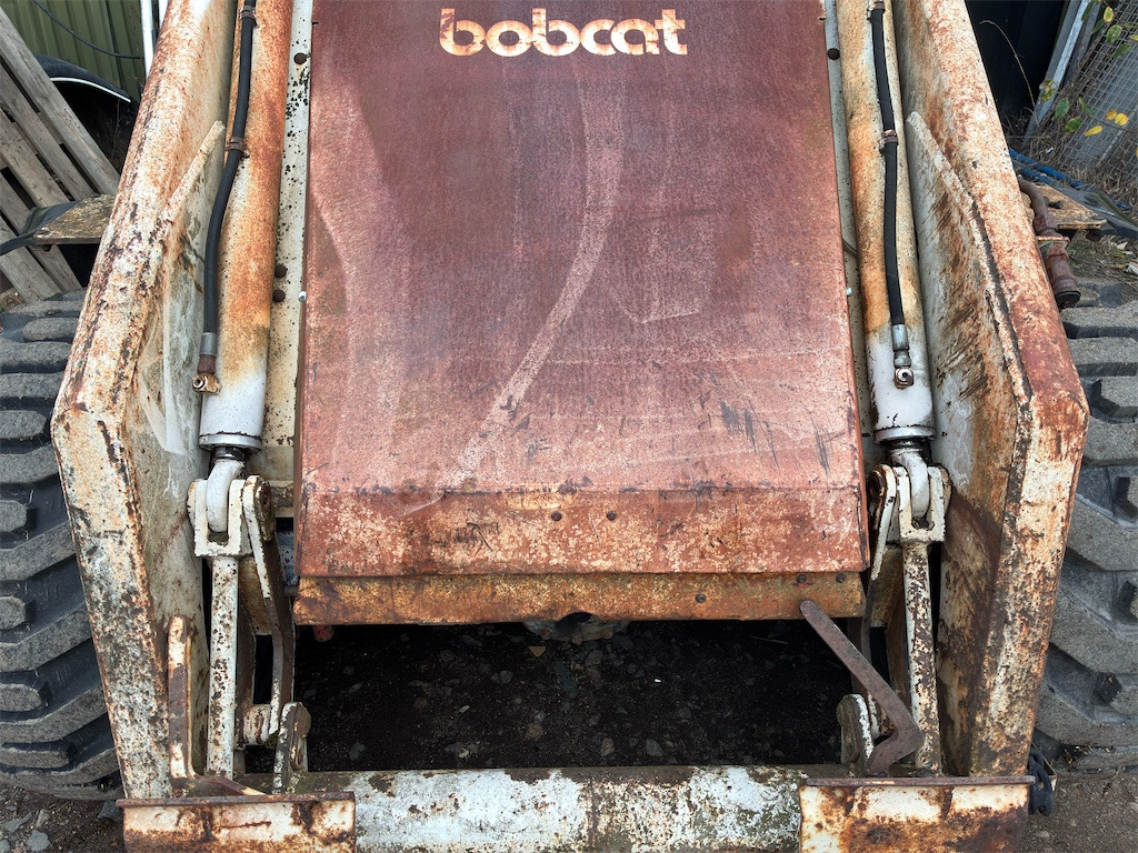 Pá carregadora de rodas Bobcat 2400: foto 24