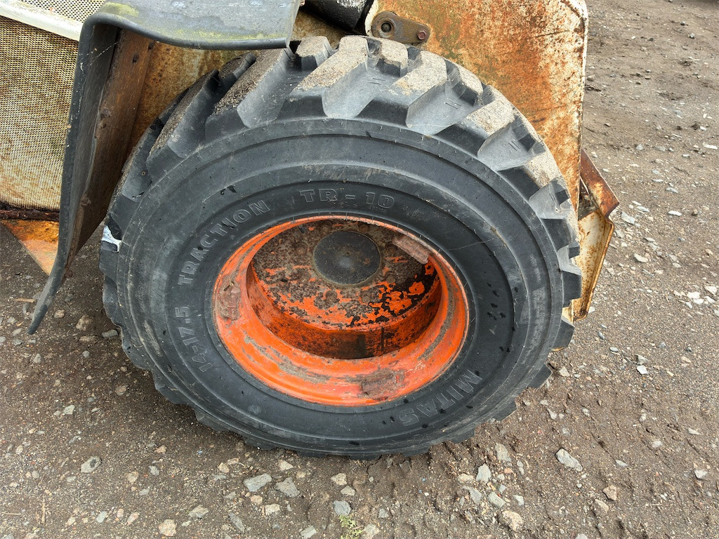 Pá carregadora de rodas Bobcat 2400: foto 26