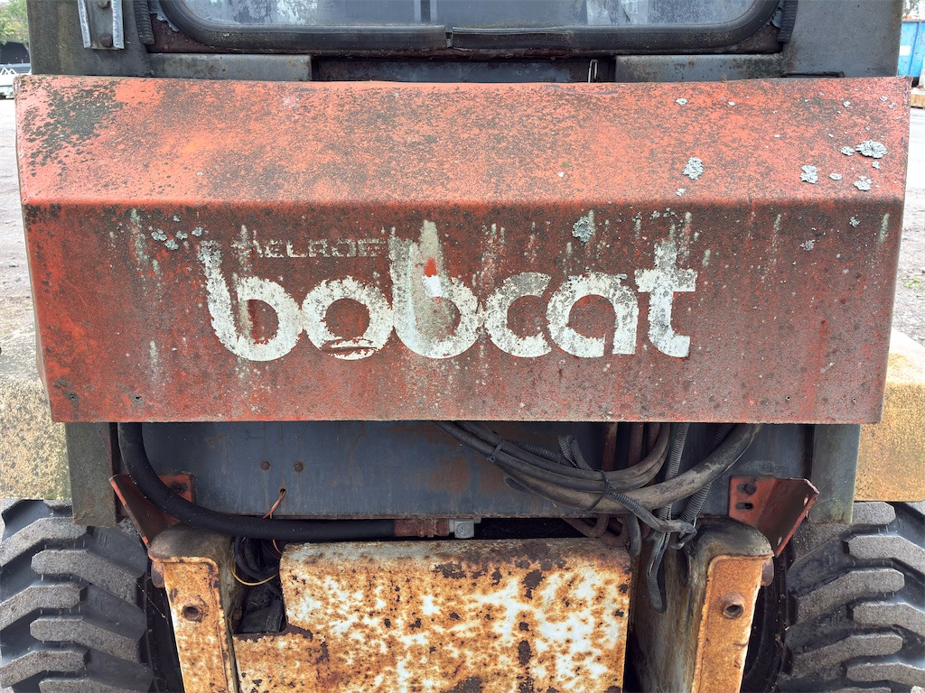 Pá carregadora de rodas Bobcat 2400: foto 42