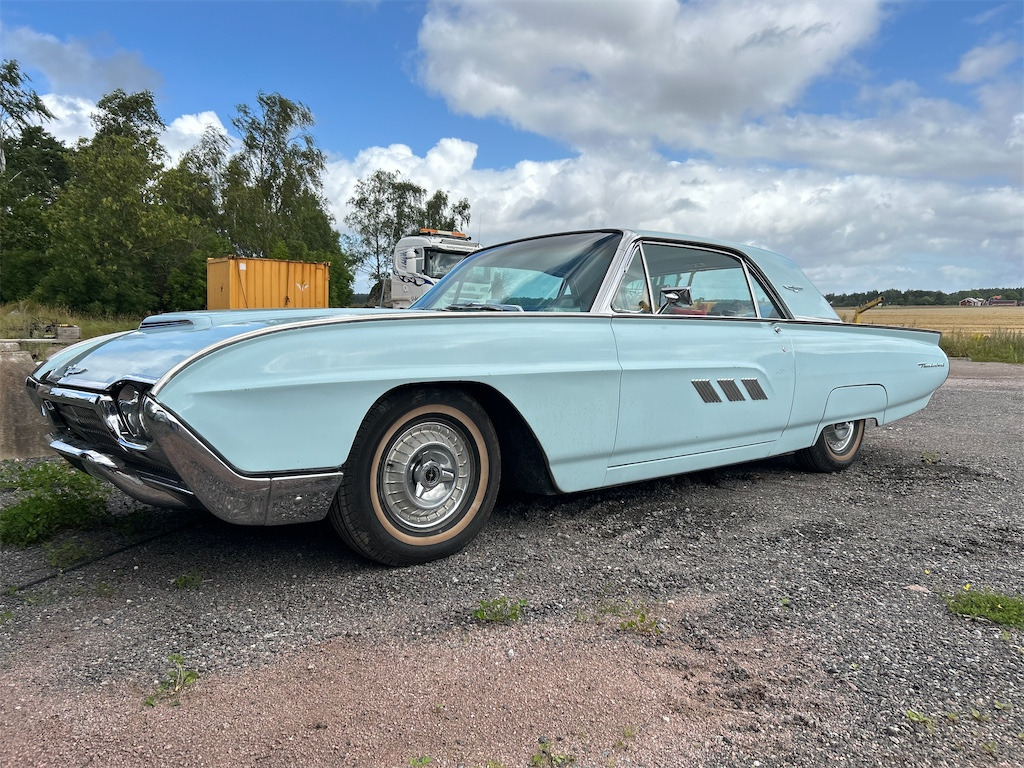 FORD THUNDERBIRD - Automóvel: foto 1 FORD THUNDERBIRD - Automóvel: foto 1