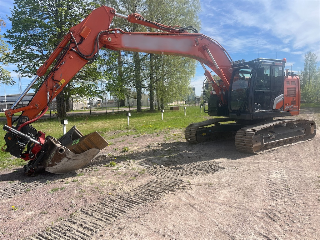 Hitachi ZX225USLC-7 - Escavadora de rastos: foto 2 Hitachi ZX225USLC-7 - Escavadora de rastos: foto 2