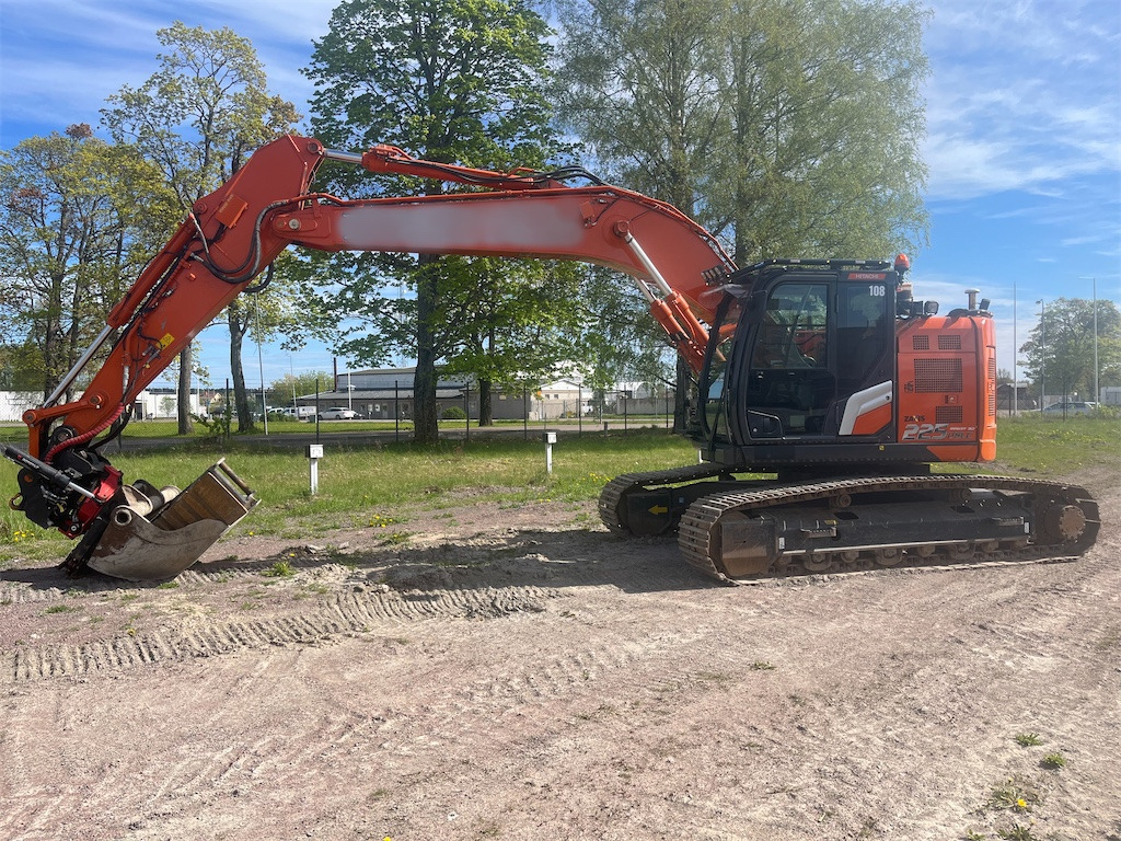 Hitachi ZX225USLC-7 - Escavadora de rastos: foto 1 Hitachi ZX225USLC-7 - Escavadora de rastos: foto 1