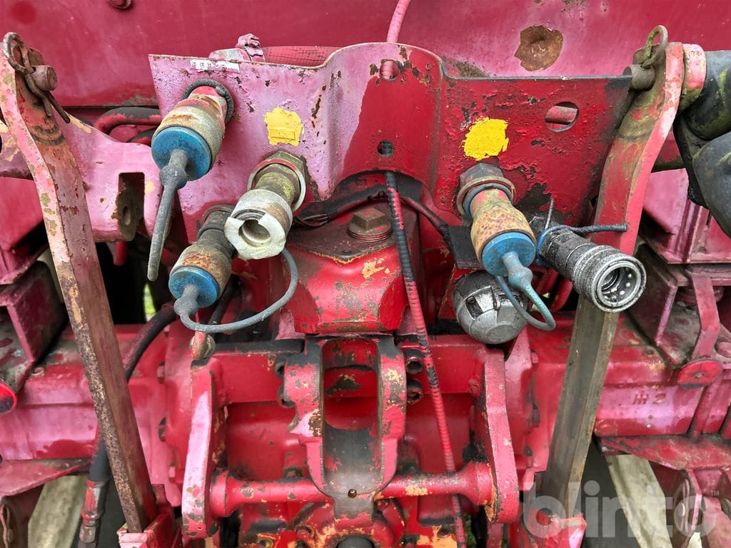 Trator INTERNATIONAL 685 XL: foto 40