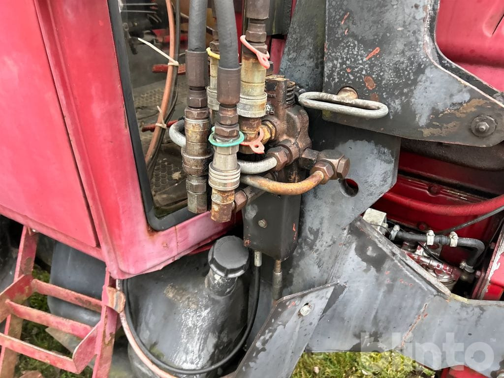 Trator INTERNATIONAL 685 XL: foto 32