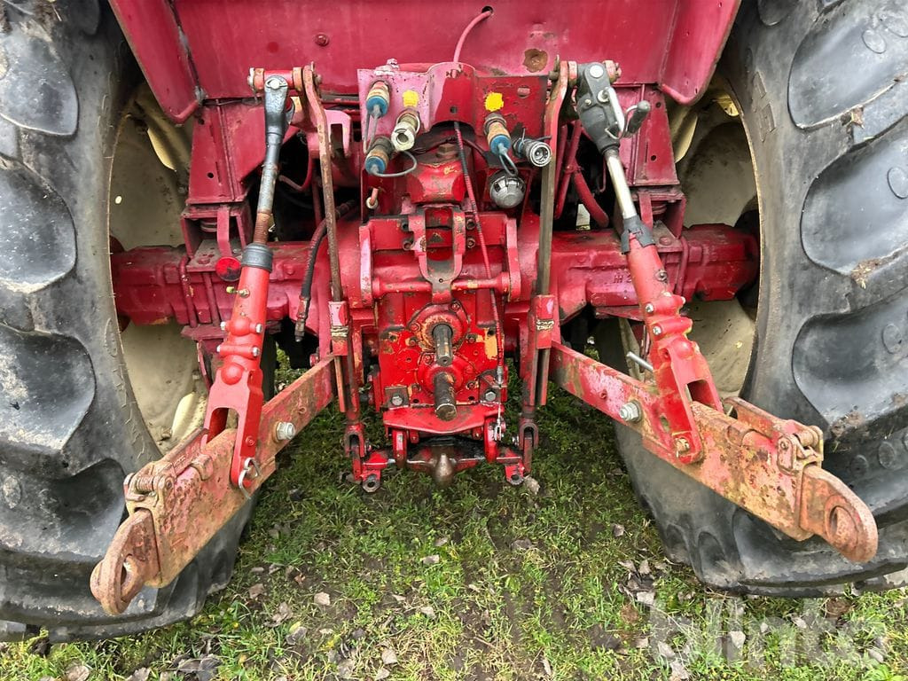 Trator INTERNATIONAL 685 XL: foto 39