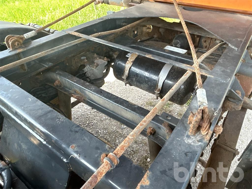 Camião basculante Iveco M812 (2010): foto 26