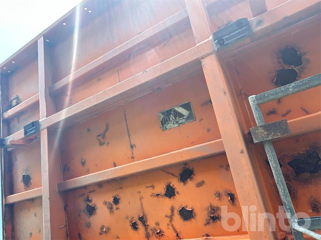 Camião basculante Iveco M812 (2010): foto 31