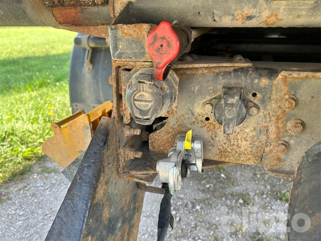 Camião basculante Iveco M812 (2010): foto 42