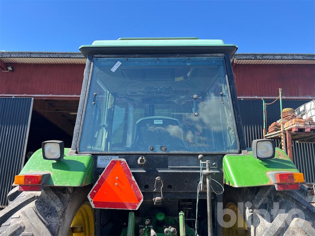 Trator JOHN DEERE 3640 MFWD: foto 32