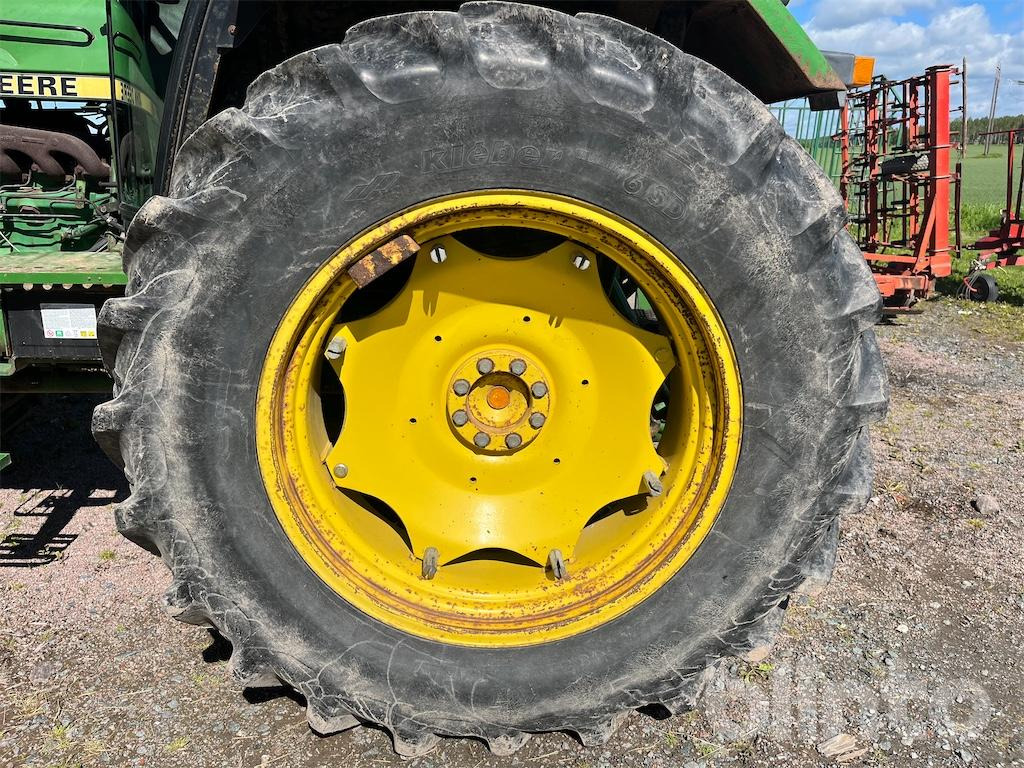 Trator JOHN DEERE 3640 MFWD: foto 14