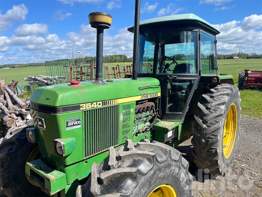 Trator JOHN DEERE 3640 MFWD: foto 12