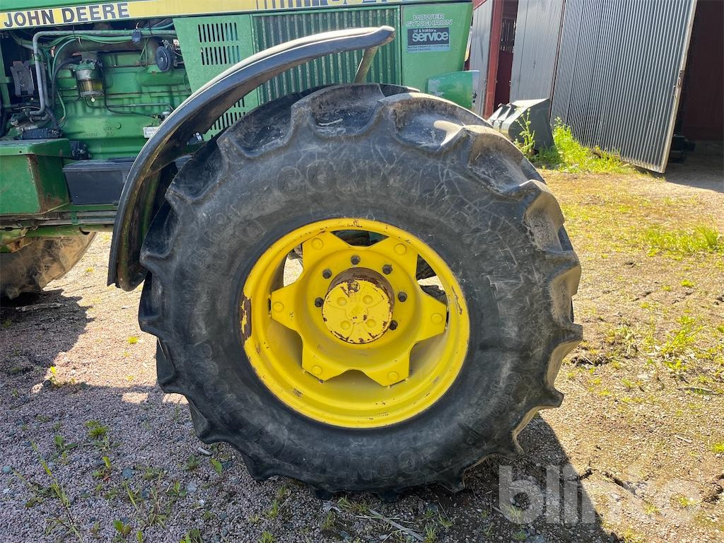Trator JOHN DEERE 3640 MFWD: foto 24