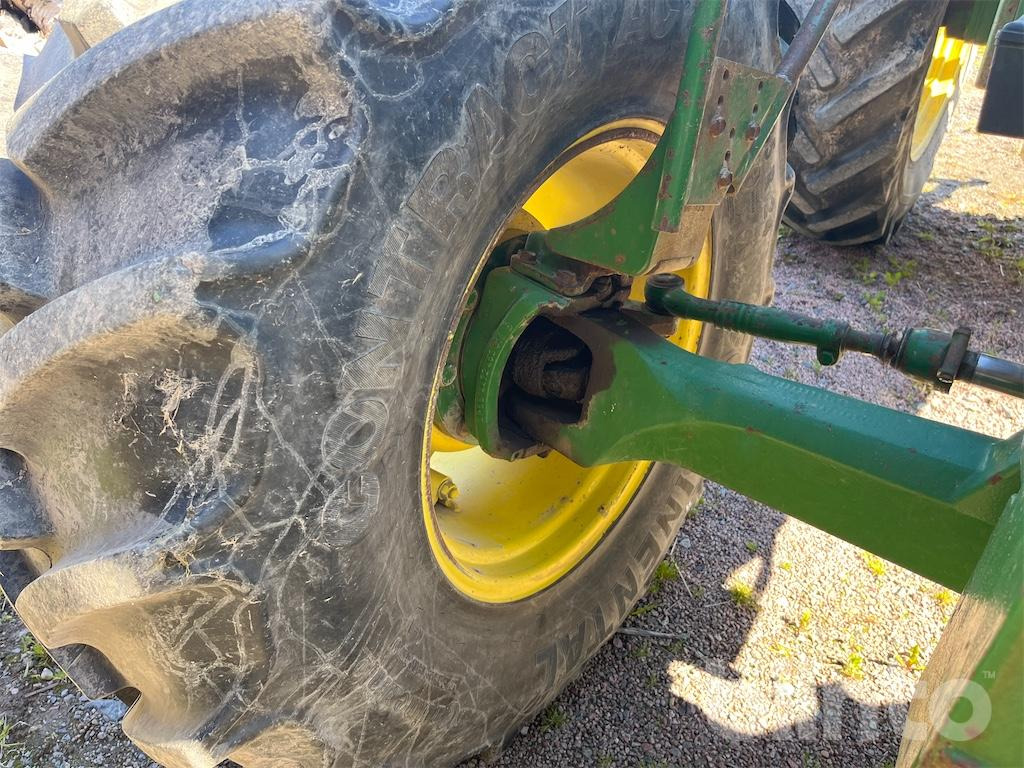 Trator JOHN DEERE 3640 MFWD: foto 21
