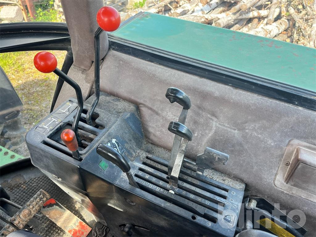 Trator JOHN DEERE 3640 MFWD: foto 47